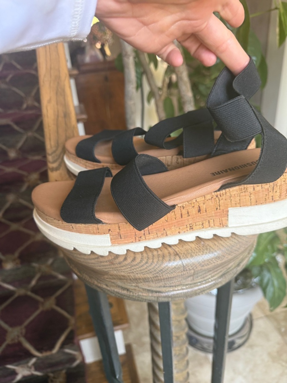 CUSHIONAIRE ladies, black strap, sandal size 8 1/2 excellent condition - Picture 5 of 9